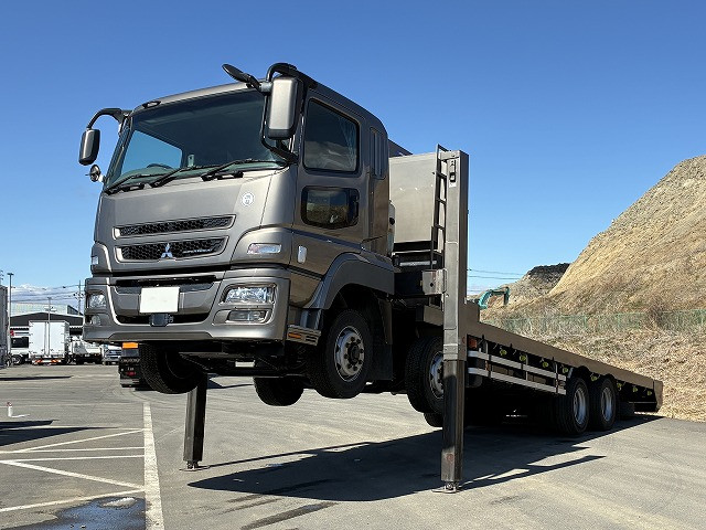 2015 Mitsubishi Fuso Super Great Self-Loader with Large Crane, 4-Axle Low-Floor, Tadano 4-Stage High Jack, Winch, Radio-Controlled. Vehicle inspection valid until November 2013.