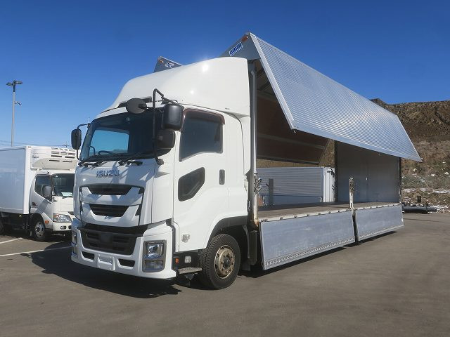 2018 Isuzu Giga, aluminum wing, 4-axle low-floor, snow melting specification, 7-speed manual transmission, 380 horsepower, approximately 510,000 km on the odometer.