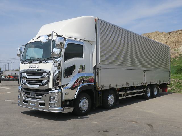 2018 Isuzu Giga, aluminum wing, 4-axle low-floor, snow melting specification, 7-speed manual transmission, 380 horsepower, approximately 510,000 km on the odometer.