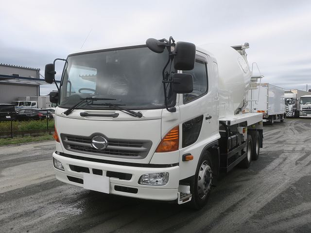 中古トラック 日野コンクリートミキサー車