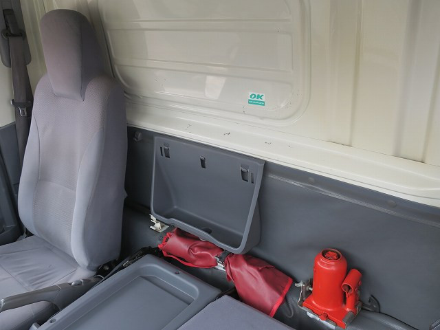 平成26年式　いすゞ エルフｱﾙﾐﾊﾞﾝ　　標準ﾛﾝｸﾞ　格納PG