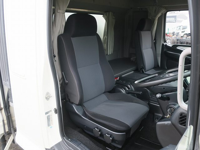 中古トラック 日野 レンジャー 中型冷凍バン