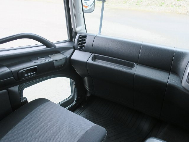 中古トラック 日野 レンジャー 中型冷凍バン