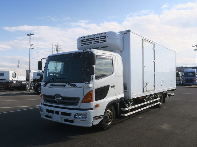 日野　冷凍バン
