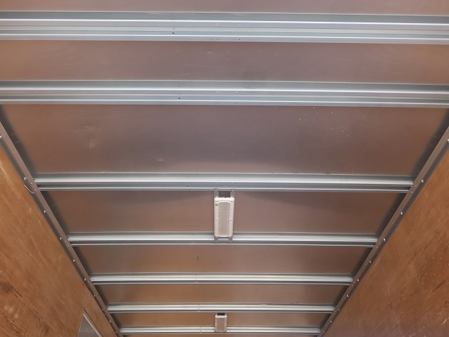 中古トラック いすゞ エルフ 3tアルミバン