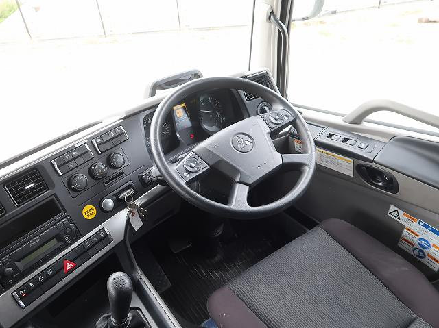 中古トラック 三菱ふそうクレーン付セルフローダー ＃17