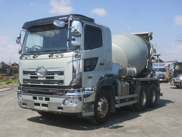 2017 Hino Profia Large Concrete Mixer Truck, 2-axle, KYB hopper, 8.7 m³ drum capacity, electric hopper cover, aluminum wheels.