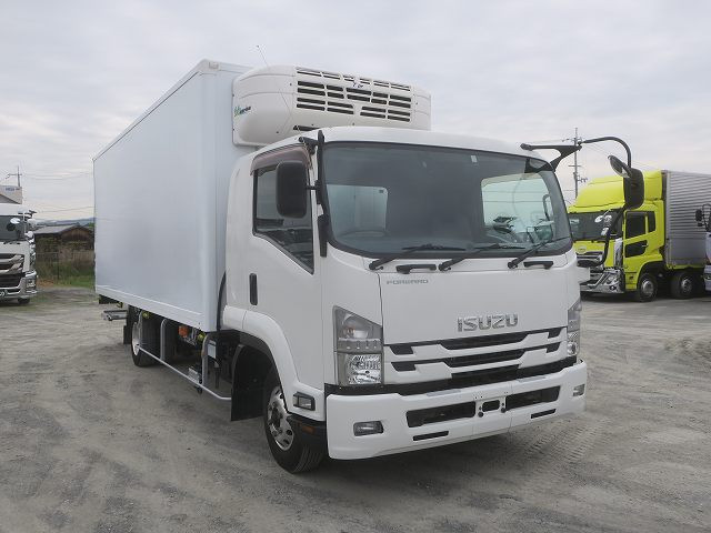 中古トラック いすゞ フォワード 中型冷凍バン
