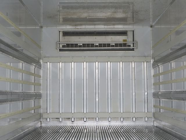 中古トラック いすゞ フォワード 中型冷凍バン