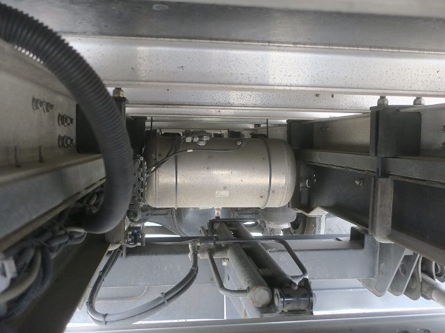 中古トラック いすゞ フォワード 中型冷凍バン