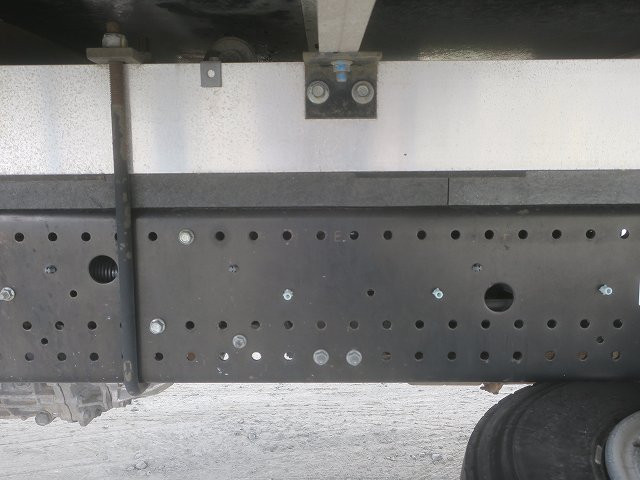 中古トラック いすゞ フォワード 中型冷凍バン