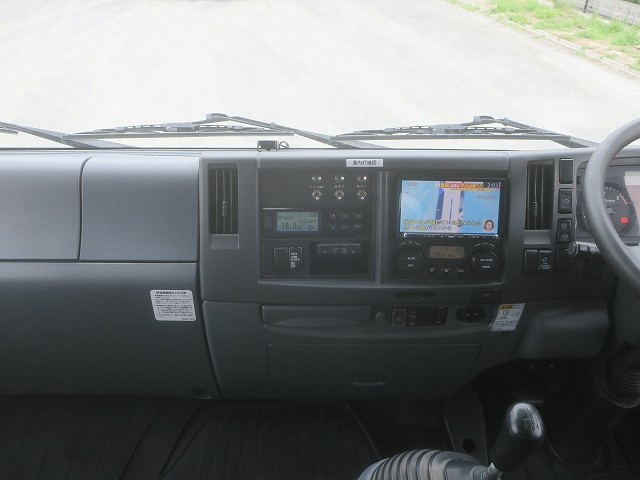 中古トラック いすゞ フォワード 中型冷凍バン