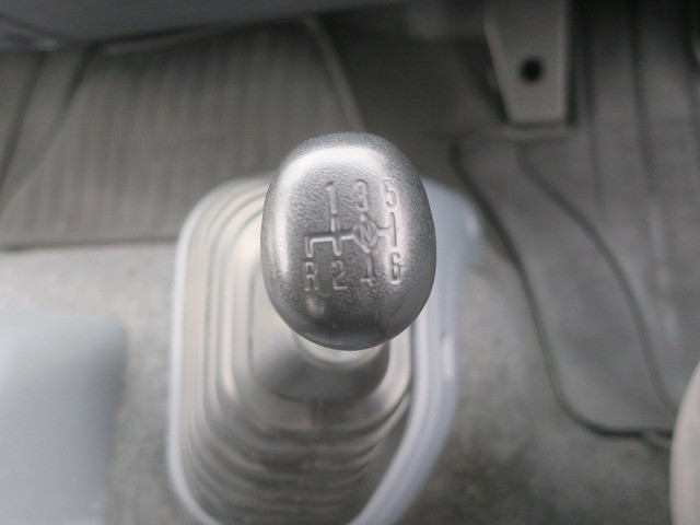 中古トラック いすゞ フォワード 中型冷凍バン