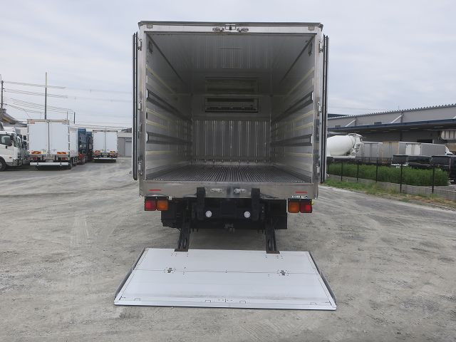 中古トラック いすゞ フォワード 中型冷凍バン