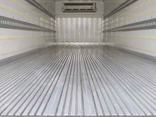 中古トラック いすゞ フォワード 中型冷凍バン