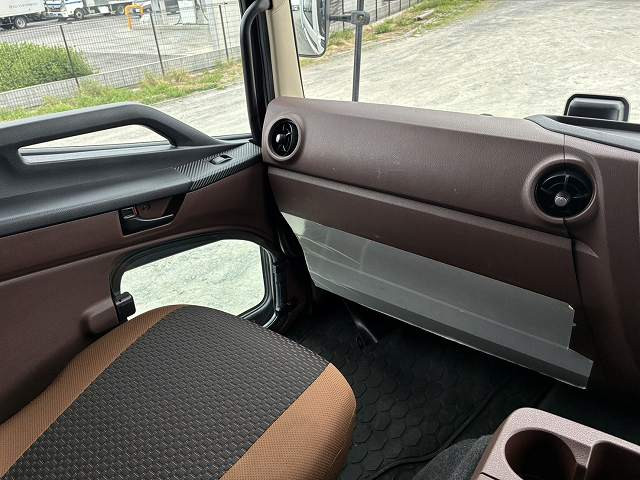 中古トラック 日野冷凍バン ＃18