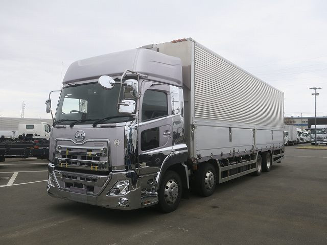 UDトラックス　アルミウィング／幌ウィング