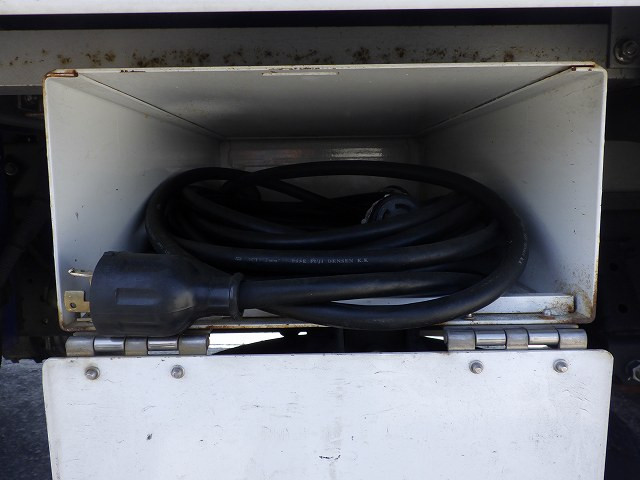 中古トラック いすゞ冷凍バン ＃13