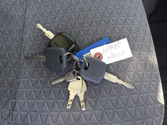 中古トラック いすゞ冷凍バン ＃24