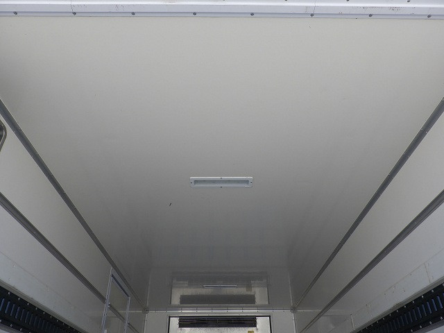 中古トラック いすゞ冷凍バン ＃8