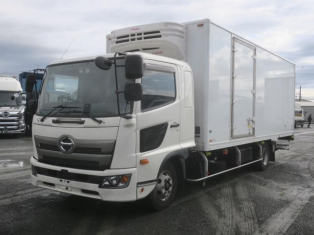 日野　冷凍バン