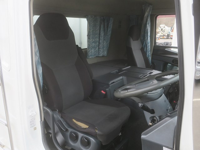 中古トラック 三菱ふそう冷蔵冷凍車 ＃15