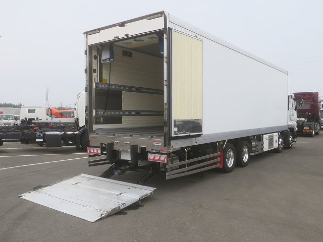 中古トラック 三菱ふそう冷蔵冷凍車 ＃5