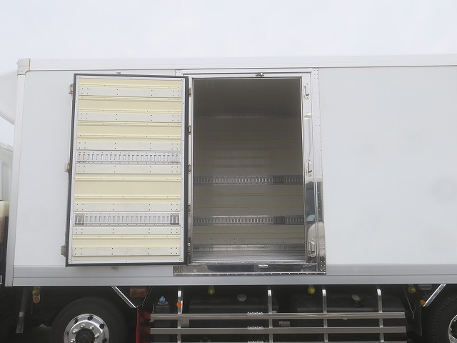 中古トラック 三菱ふそう冷蔵冷凍車 ＃9