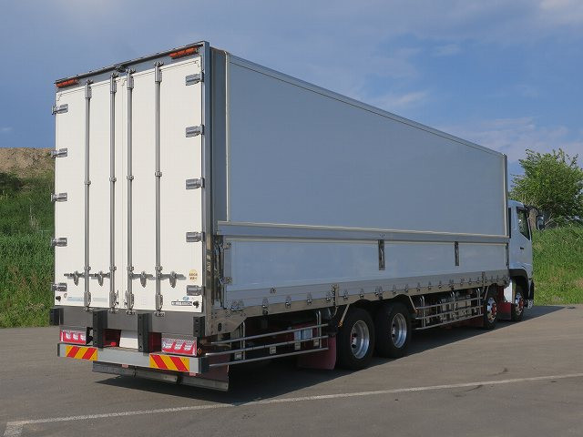 中古トラック 三菱ふそう冷蔵冷凍車 ＃3