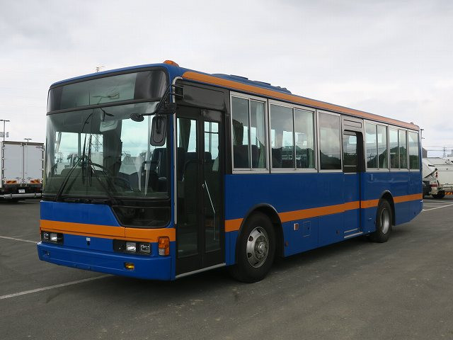 2010 UD Trucks Space Runner large bus, 55-seater, low-floor bus, rear engine, manual transmission.  