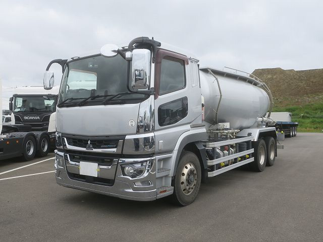 三菱ふそう　粉粒体運搬車