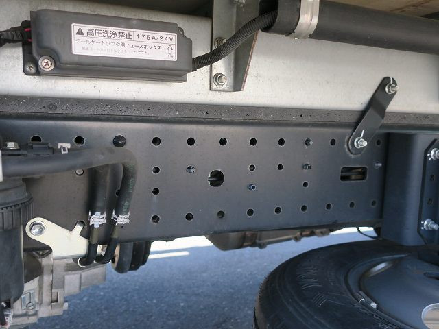 中古トラック 日野 デュトロ 小型アルミバン