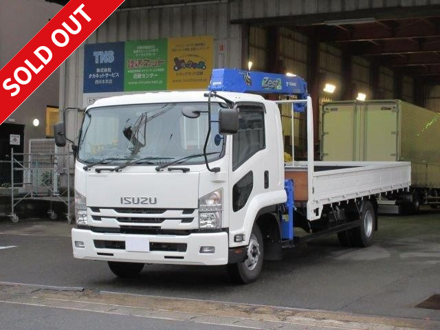 2015 Isuzu Forward flatbed with crane, wide wooden platform, Tadano 4-stage hook-in, radio-controlled car. Available for lease!