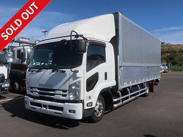 2019 Isuzu Forward, mid-size aluminum wing, 6200 wide, combination gate, rear air suspension, 240 horsepower, approximately 310,000 km on the odometer.