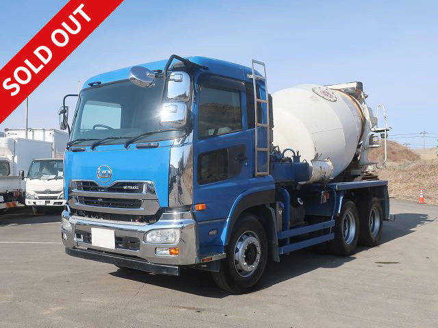2014 UD Trucks Quon Heavy-Duty Concrete Mixer with 2 Differentials, Kayaba Drum Capacity 8.3m3, and Electric Hopper Cover. Approximately 130,000 km on the odometer. Vehicle inspection valid until March 2016.