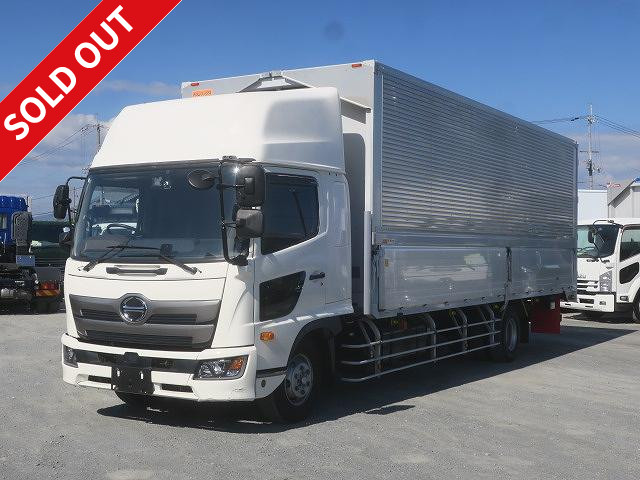 2018 Hino Ranger with aluminum wing, 7200 Wide, 4.35 ton payload, rear air suspension, high roof, 240 horsepower, approximately 220,000 km on the odometer.