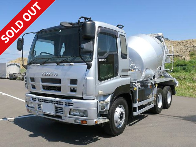 2010 Isuzu Giga large concrete mixer truck, 2 differentials, Far East made, drum capacity 8.7m.3, manual hopper cover *Actual mileage approx. 290,000km! / Vehicle inspection valid until May 2014*