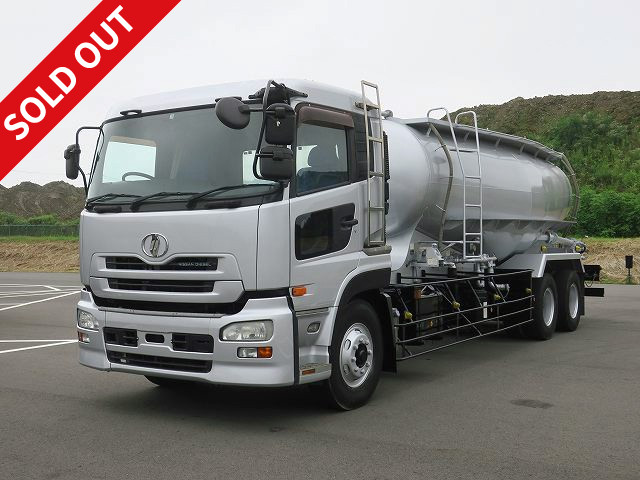 UDトラックス粉粒体運搬車