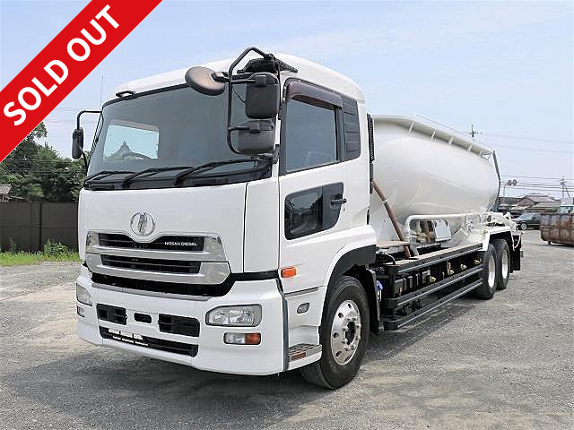 UDトラックス粉粒体運搬車