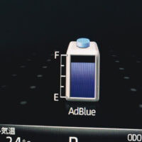 トラックのアドブルーがなくなるとどうなる？補充時期の目安や費用について解説