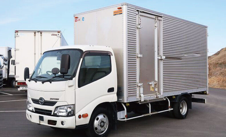 日野・デュトロの中古車両をお探しの方必見！特徴や選ぶ際のポイントを解説
