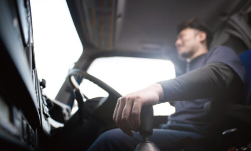 トラックのギアが入りにくい場合に考えられる原因って？対処法も紹介