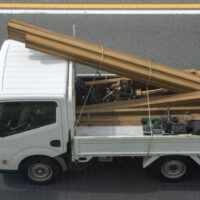 トラックの荷台はみ出し規制について解説！注意点・安全対策についても