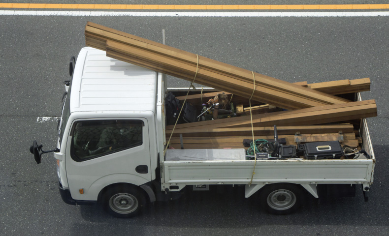 トラックの荷台はみ出し規制について解説！注意点・安全対策についても 
