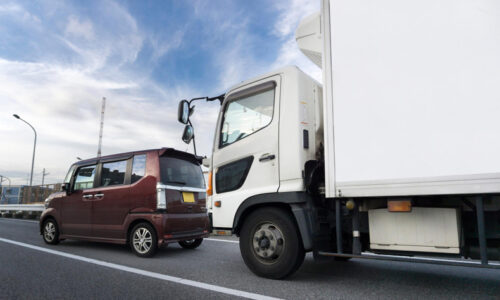 【トラックによる煽り運転】原因・対策やドライバーが知っておくべきことを解説