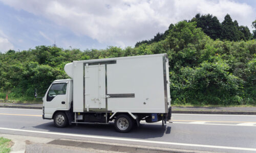 冷凍車のサブスクがおすすめ！サービスの詳細やリースとの違いを解説
