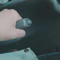 トラックのサイドブレーキの仕組みや解除できない場合の原因などを解説
