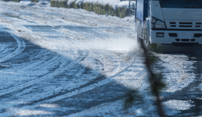トラックでの雪道の走り方・注意点