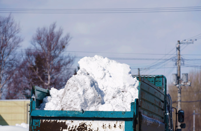 除雪ダンプ