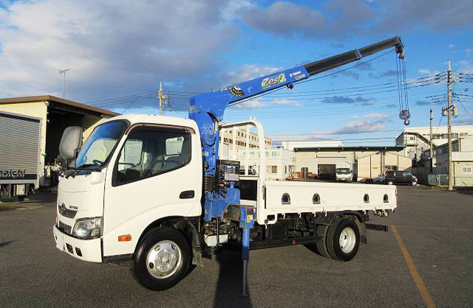 中古の2トンクレーン付トラックを選ぶ際のポイント